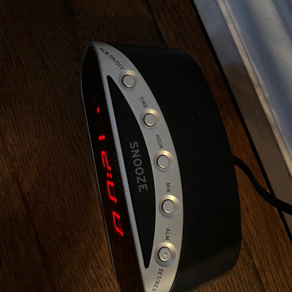 Alarm clock - Picture 2 of 2